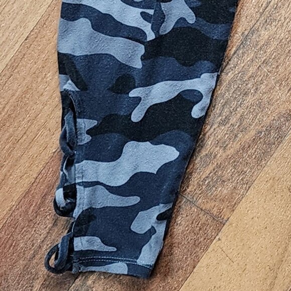 Old Navy Camo Fleece Athletic Pants Size Medium - Picture 7 of 13